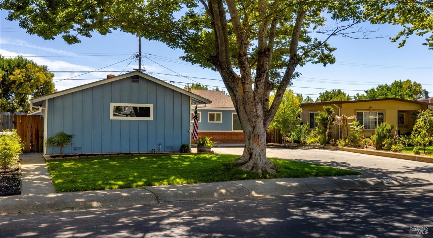 Detail Gallery Image 4 of 61 For 201 Ironwood St, Vacaville,  CA 95688 - 3 Beds | 1/1 Baths
