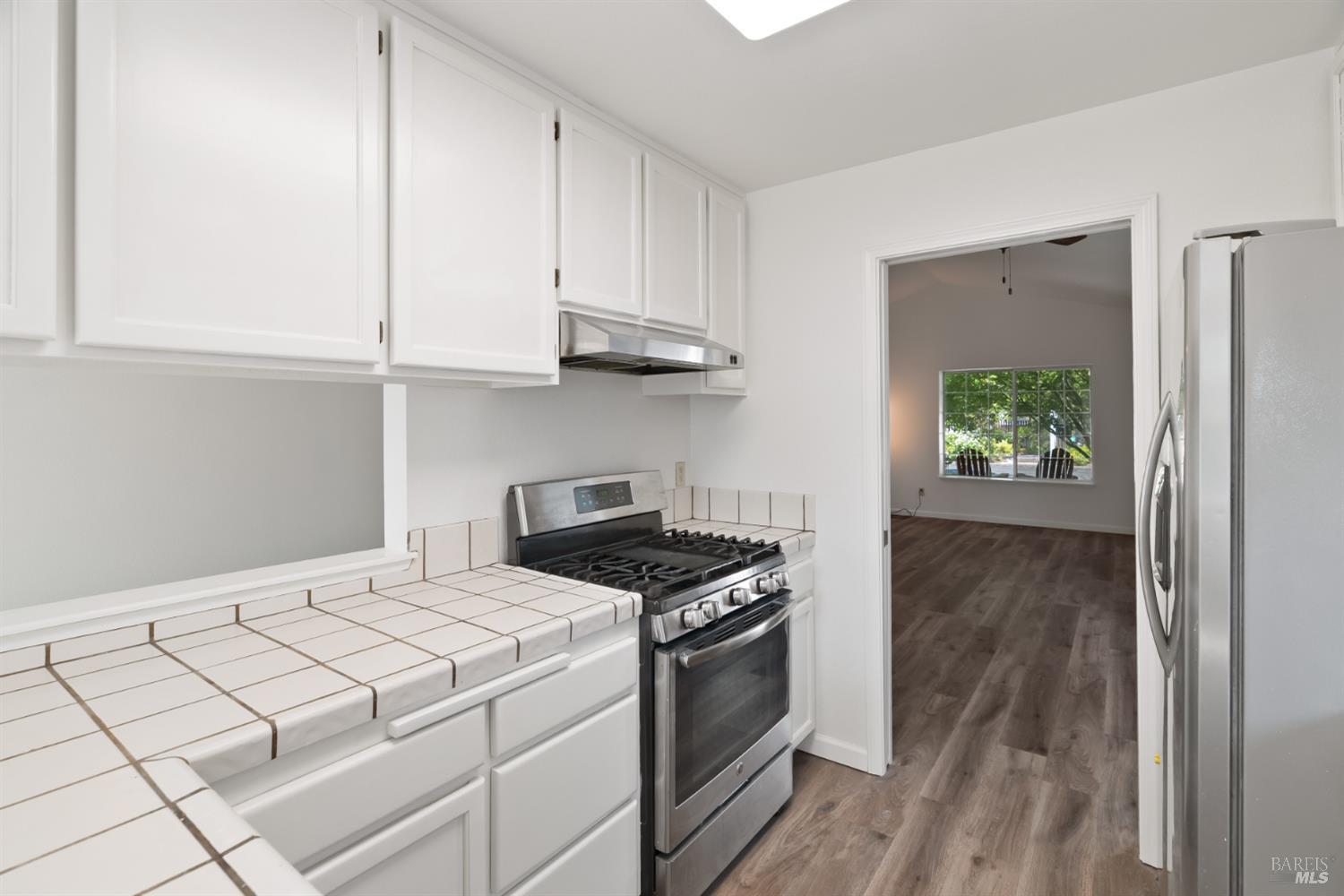 Detail Gallery Image 16 of 42 For 842 Country Meadow Ln, Sonoma,  CA 95476 - 3 Beds | 2 Baths