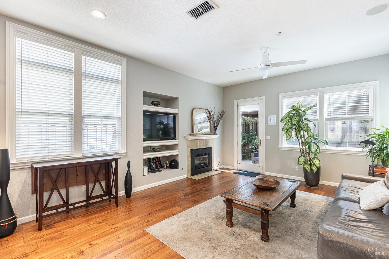 Detail Gallery Image 3 of 34 For 19 Walkabout Ln, Napa,  CA 94558 - 3 Beds | 2 Baths
