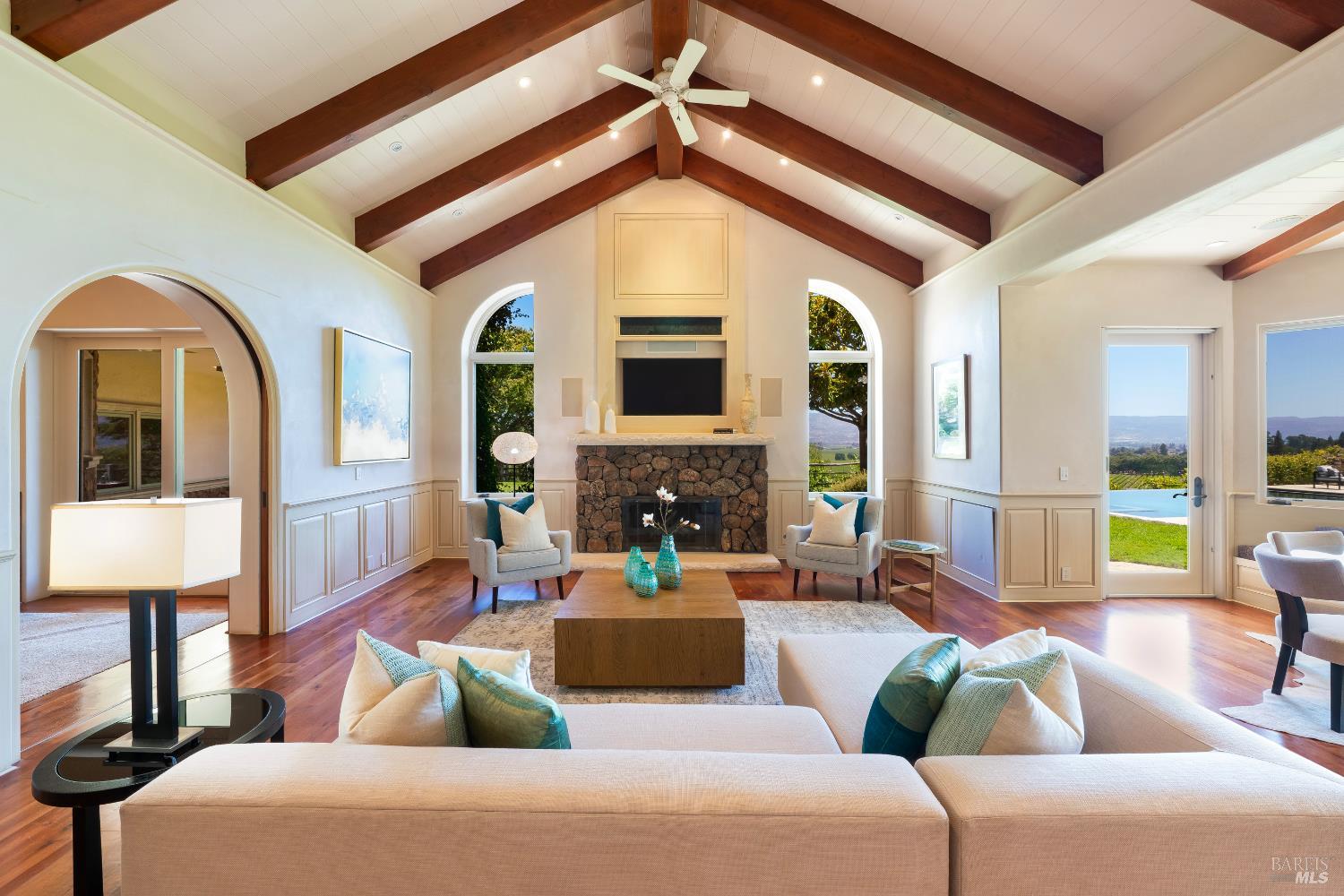 Detail Gallery Image 28 of 51 For 3211 Dry Creek Rd, Napa,  CA 94558 - 5 Beds | 5/3 Baths