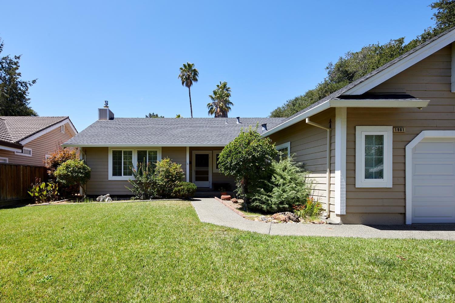 Detail Gallery Image 2 of 10 For 1981 Respite Pl, Santa Rosa,  CA 95403 - 3 Beds | 2 Baths