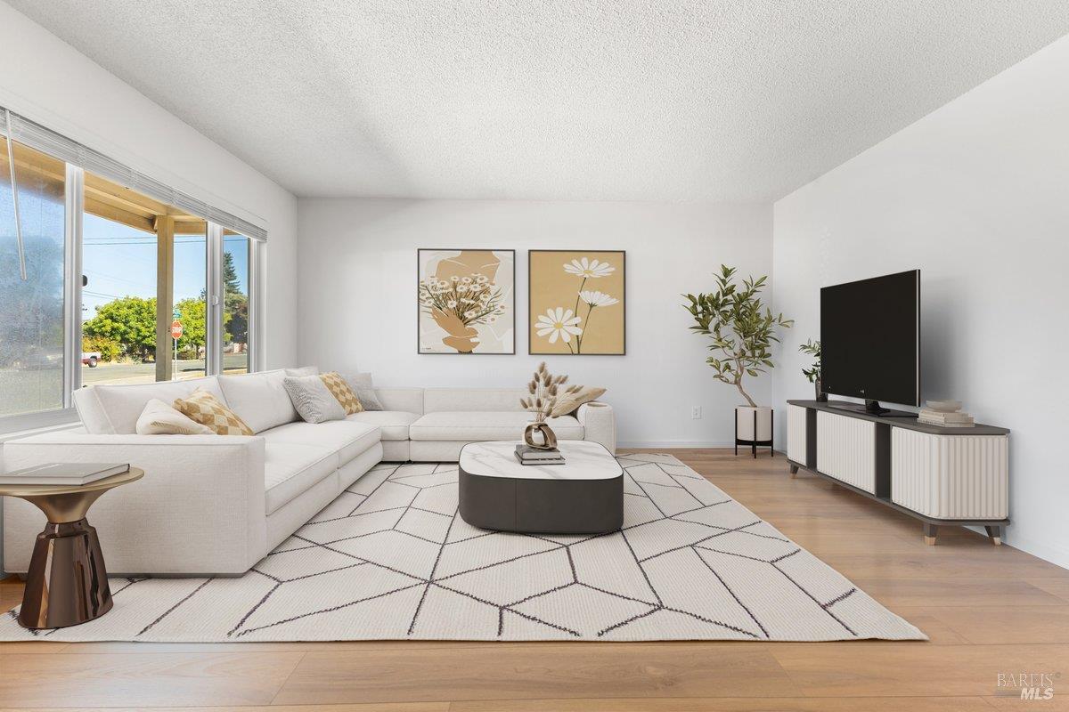Detail Gallery Image 3 of 20 For 560 Link Ln, Santa Rosa,  CA 95401 - 3 Beds | 2 Baths
