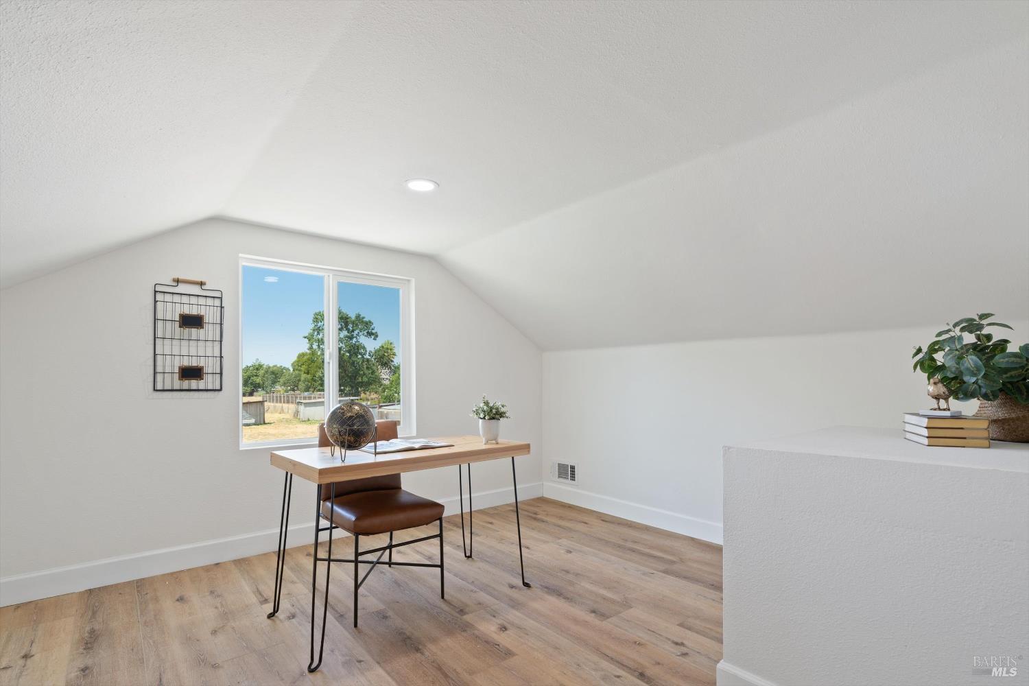 Detail Gallery Image 12 of 28 For 1055 S Wright Rd, Santa Rosa,  CA 95407 - 7 Beds | 3/1 Baths