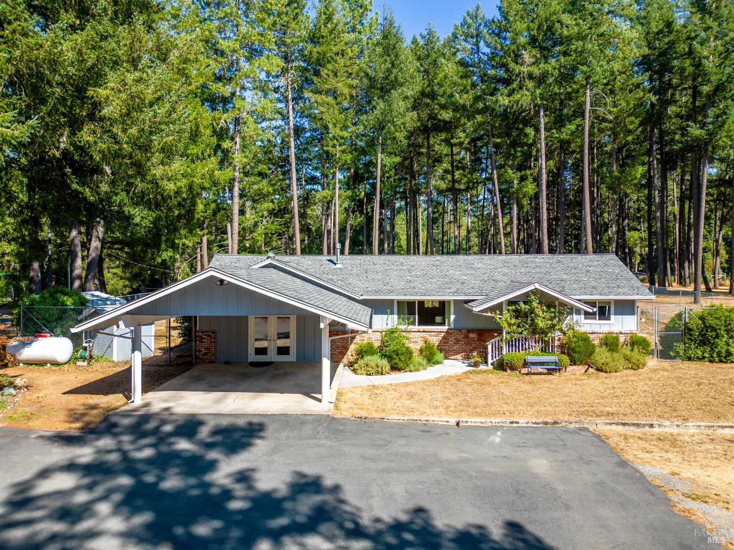 Detail Gallery Image 1 of 1 For 1001 Bauer Rd, Laytonville,  CA 95454 - 3 Beds | 2 Baths