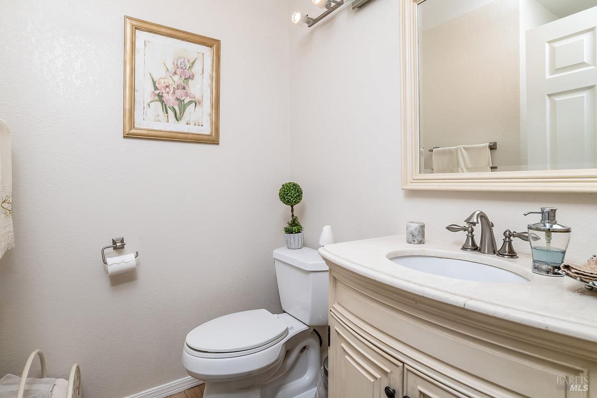 Detail Gallery Image 24 of 26 For 26 Mariners Cir, San Rafael,  CA 94903 - 3 Beds | 3 Baths