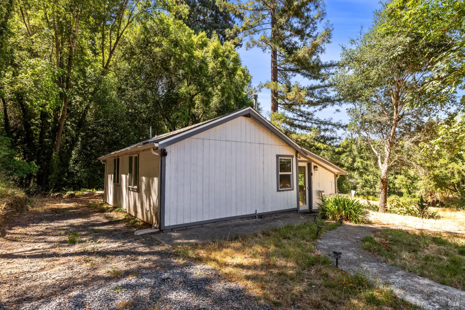 Detail Gallery Image 26 of 55 For 1194 Felta Rd, Healdsburg,  CA 95448 - 4 Beds | 3 Baths