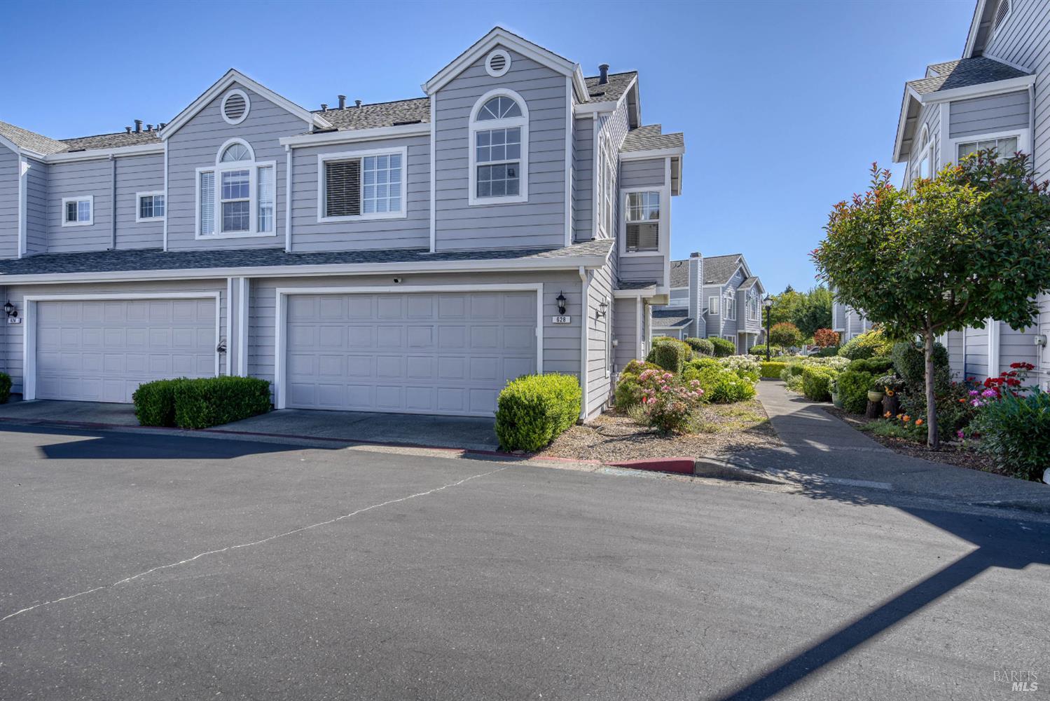 Detail Gallery Image 1 of 24 For 628 Wisteria Ln, Santa Rosa,  CA 95407 - 3 Beds | 2/1 Baths