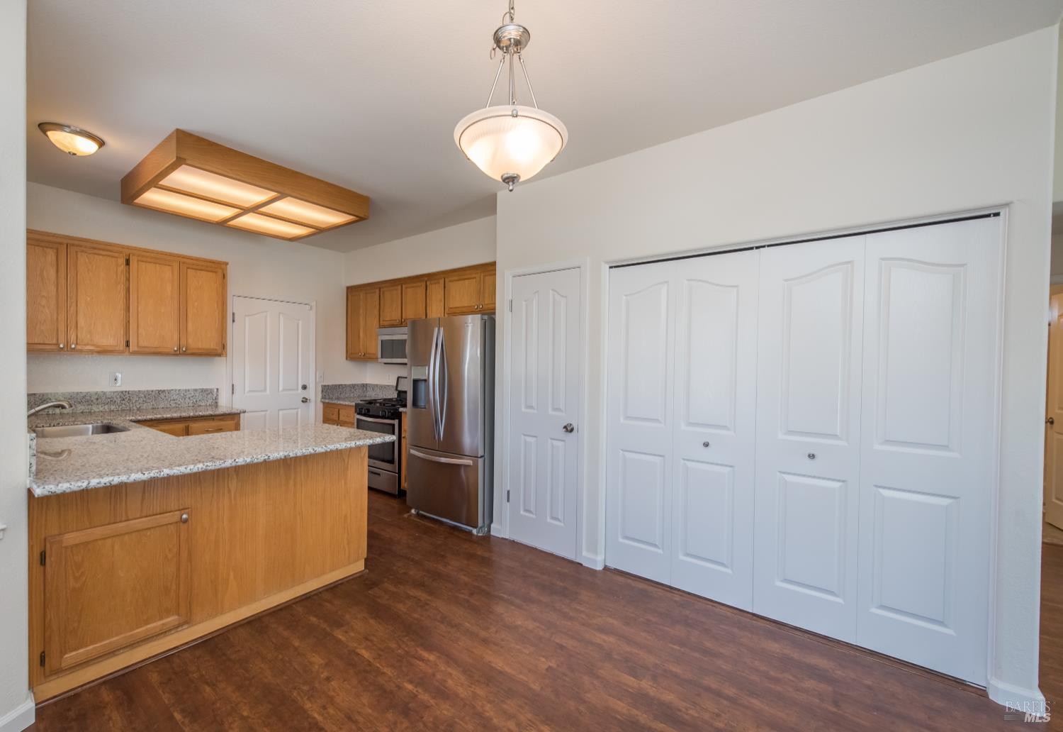 Detail Gallery Image 9 of 31 For 1747 Eardley Ave, Santa Rosa,  CA 95401 - 2 Beds | 2 Baths