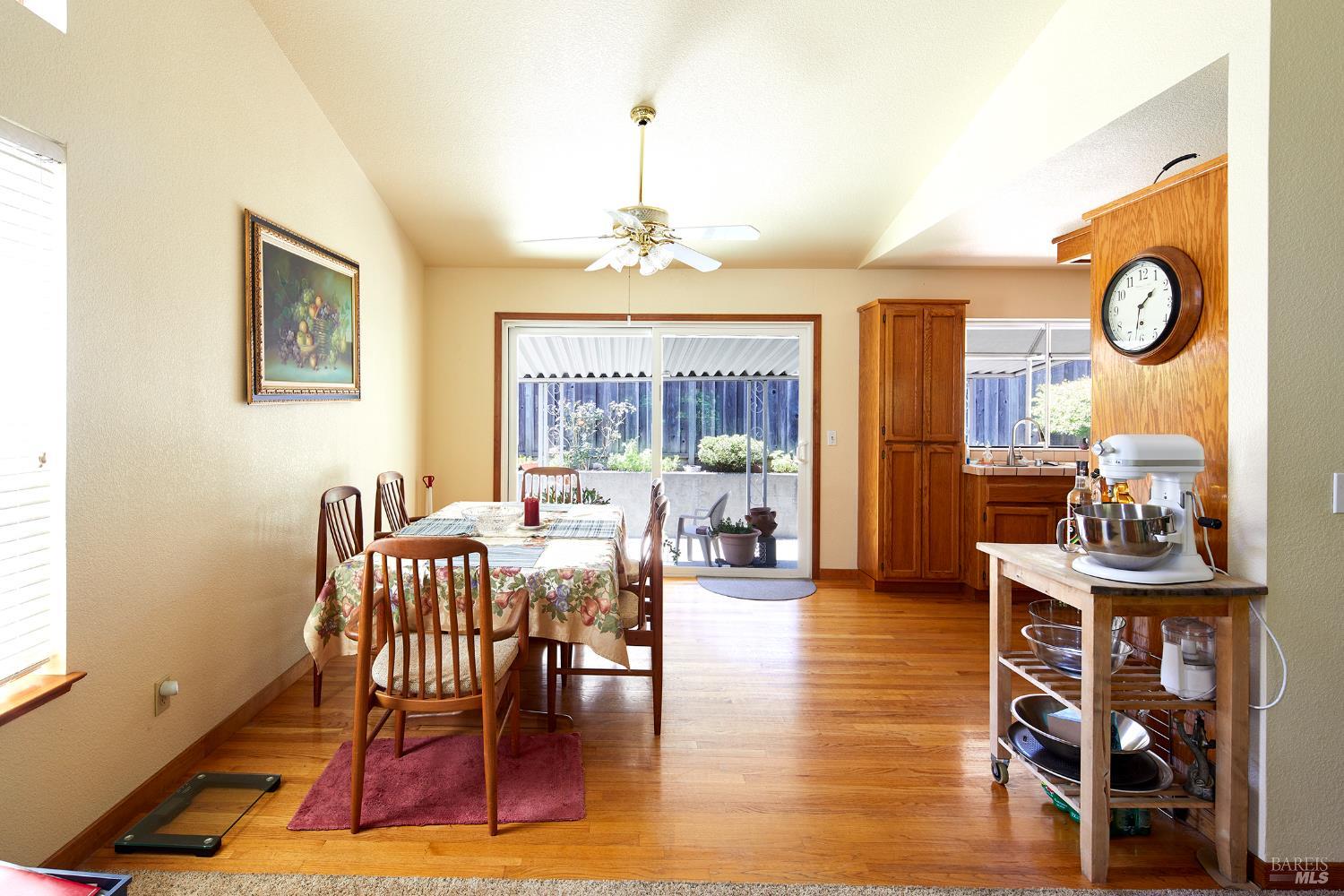 Detail Gallery Image 8 of 10 For 1981 Respite Pl, Santa Rosa,  CA 95403 - 3 Beds | 2 Baths