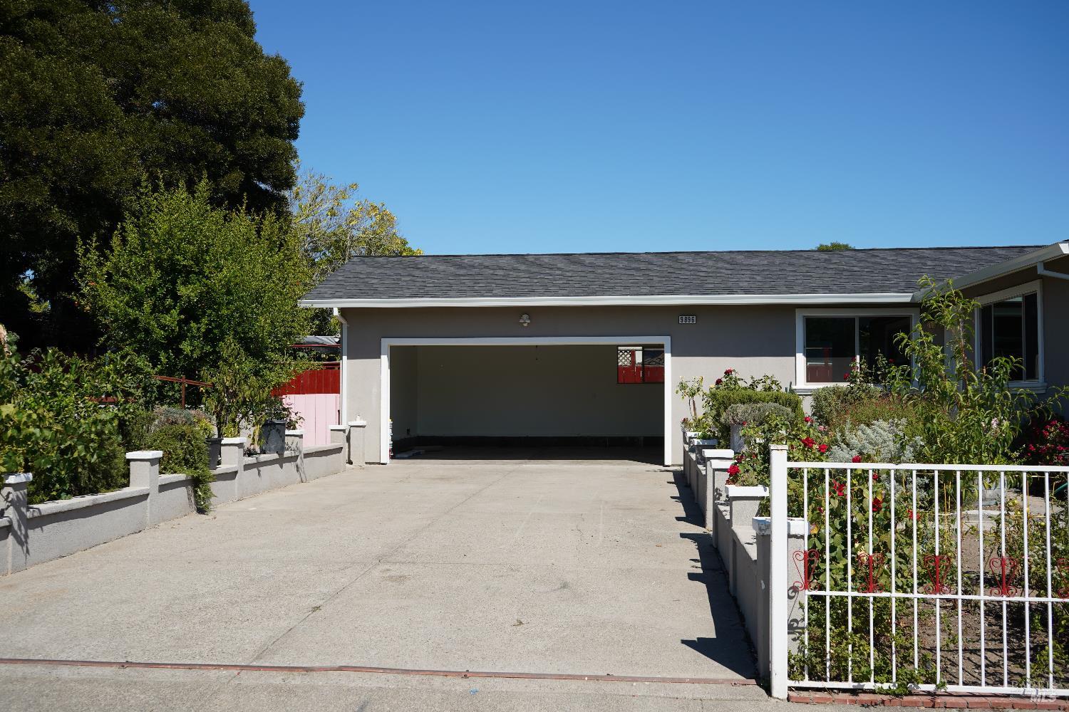 Detail Gallery Image 6 of 57 For 9896 Sunray Pl, Windsor,  CA 95492 - 4 Beds | 2 Baths