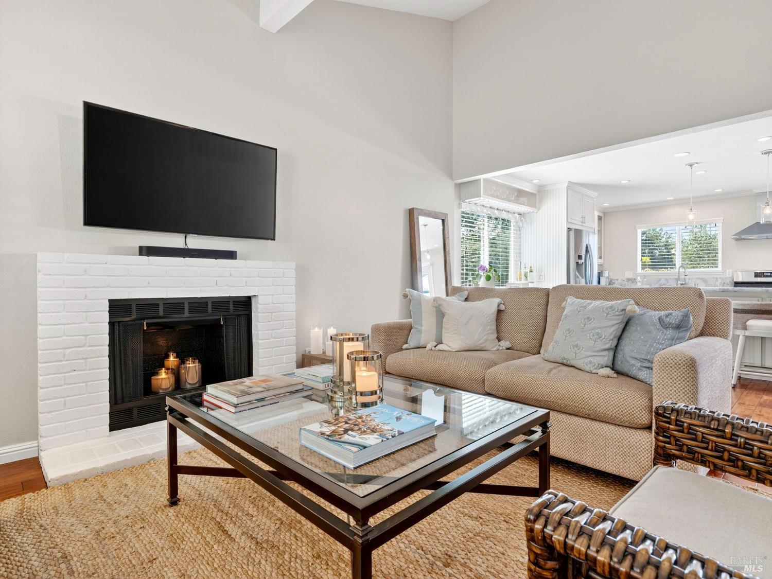 Detail Gallery Image 14 of 46 For 245 Hummingbird Ct, Healdsburg,  CA 95448 - 4 Beds | 2 Baths