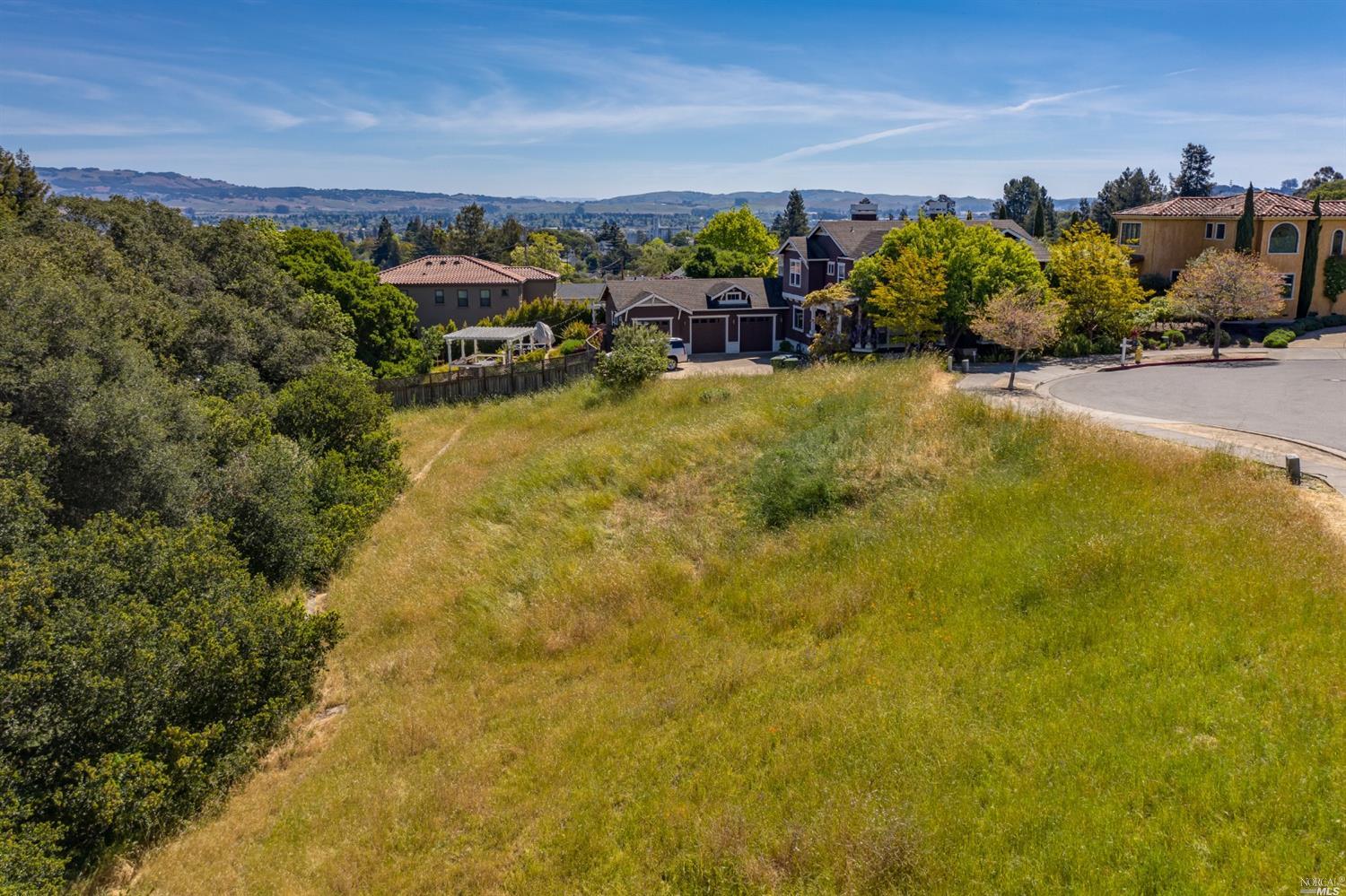 Detail Gallery Image 2 of 11 For 513 Larch Dr, Petaluma,  CA 94952 - – Beds | – Baths