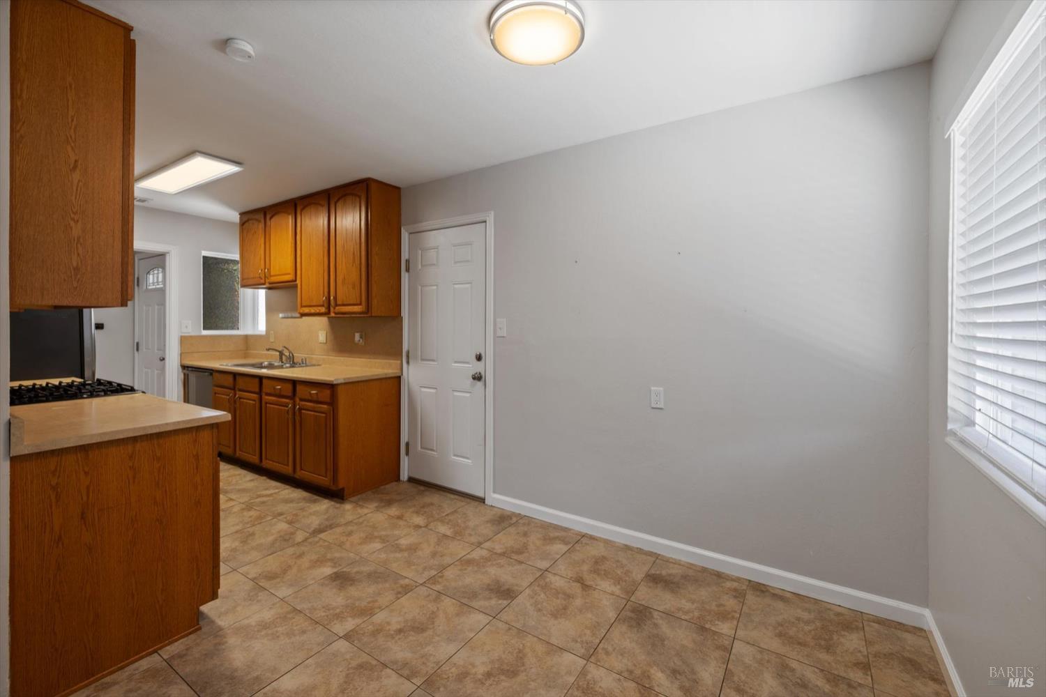 Detail Gallery Image 13 of 61 For 201 Ironwood St, Vacaville,  CA 95688 - 3 Beds | 1/1 Baths