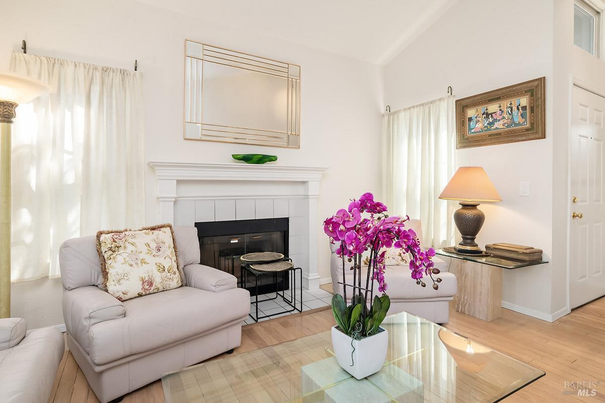 Detail Gallery Image 6 of 26 For 26 Mariners Cir, San Rafael,  CA 94903 - 3 Beds | 3 Baths