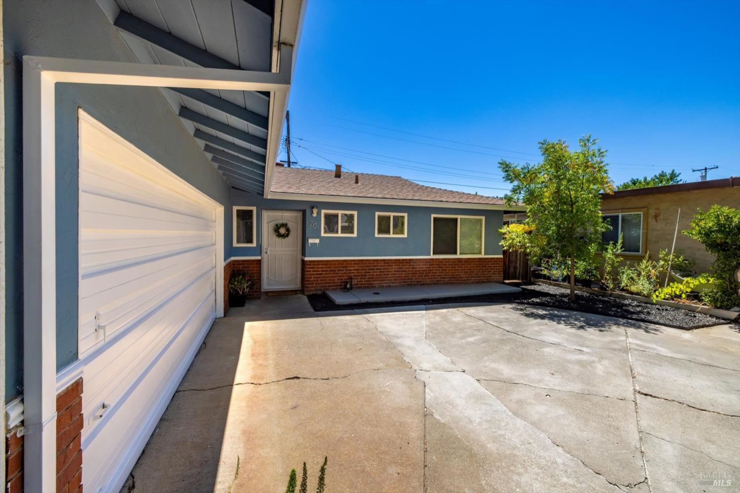 Detail Gallery Image 5 of 61 For 201 Ironwood St, Vacaville,  CA 95688 - 3 Beds | 1/1 Baths