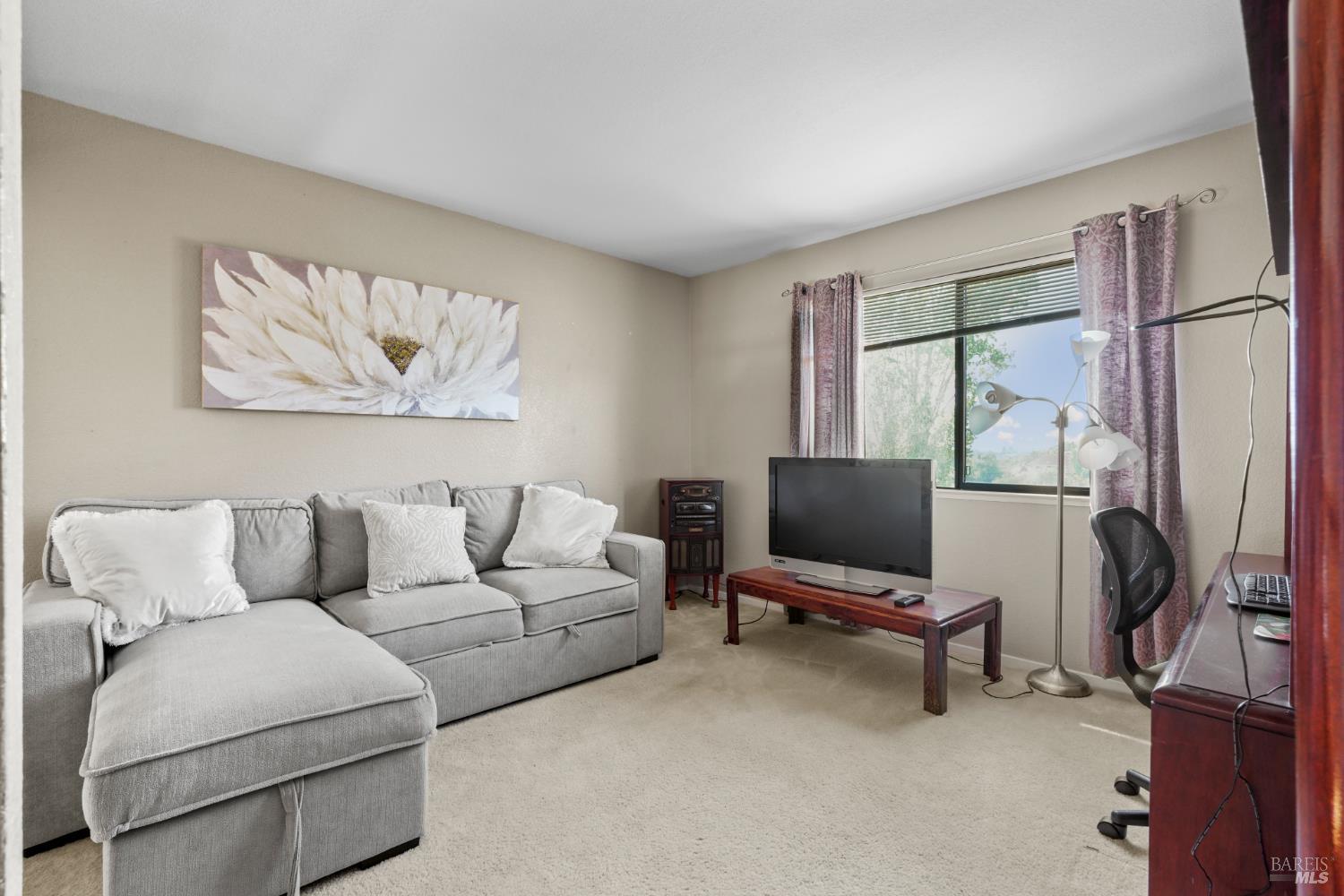 Detail Gallery Image 13 of 24 For 410 Newcastle Ct, Vallejo,  CA 94591 - 4 Beds | 2/1 Baths