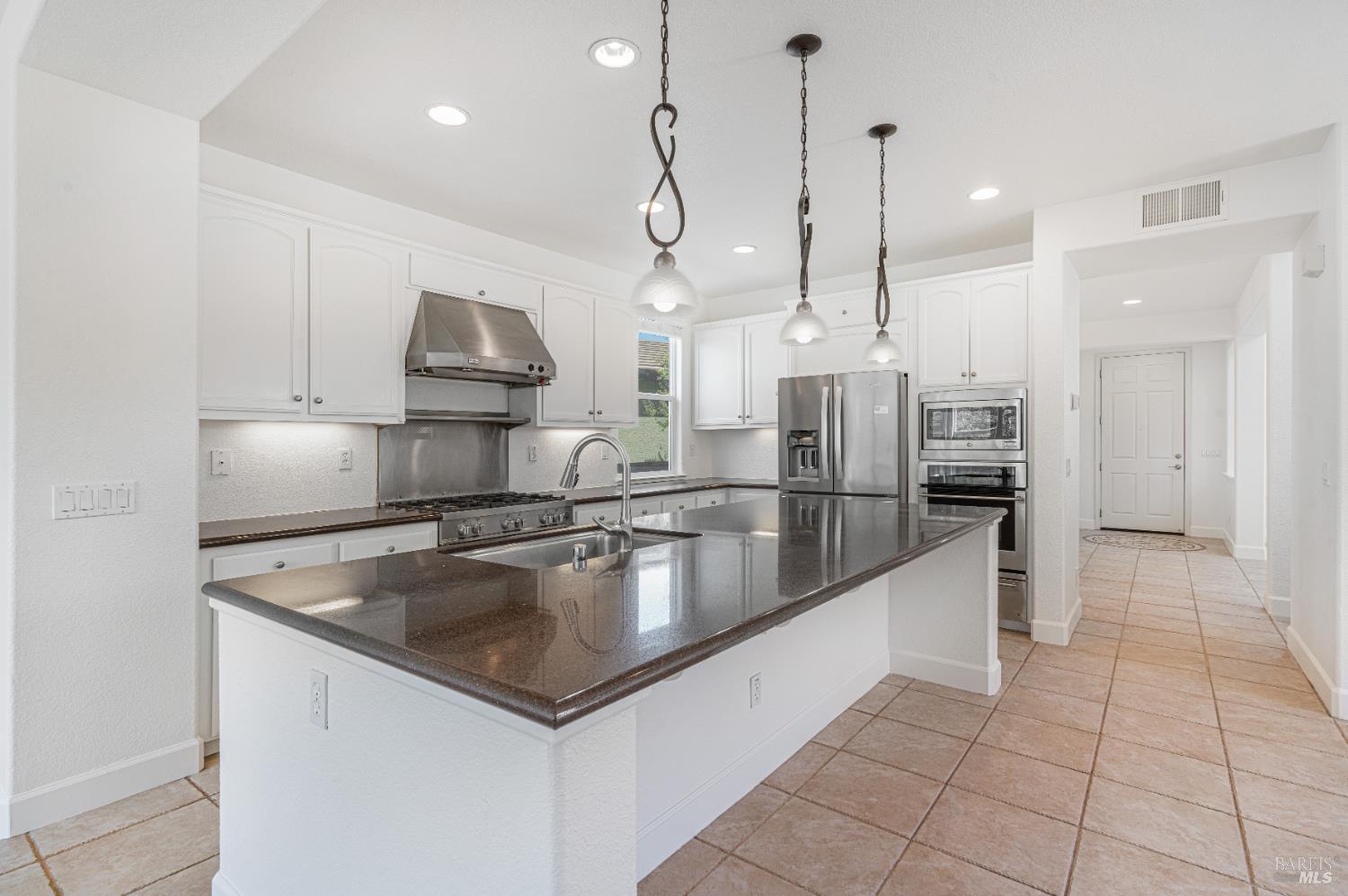 Detail Gallery Image 16 of 36 For 525 Sauvignon Pl, Windsor,  CA 95492 - 4 Beds | 2/1 Baths