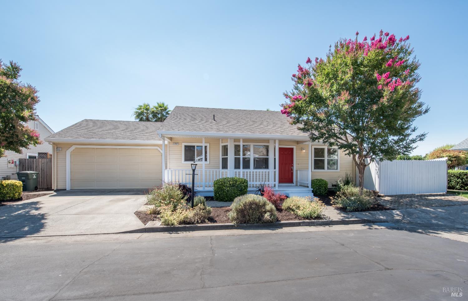 Detail Gallery Image 2 of 31 For 1747 Eardley Ave, Santa Rosa,  CA 95401 - 2 Beds | 2 Baths