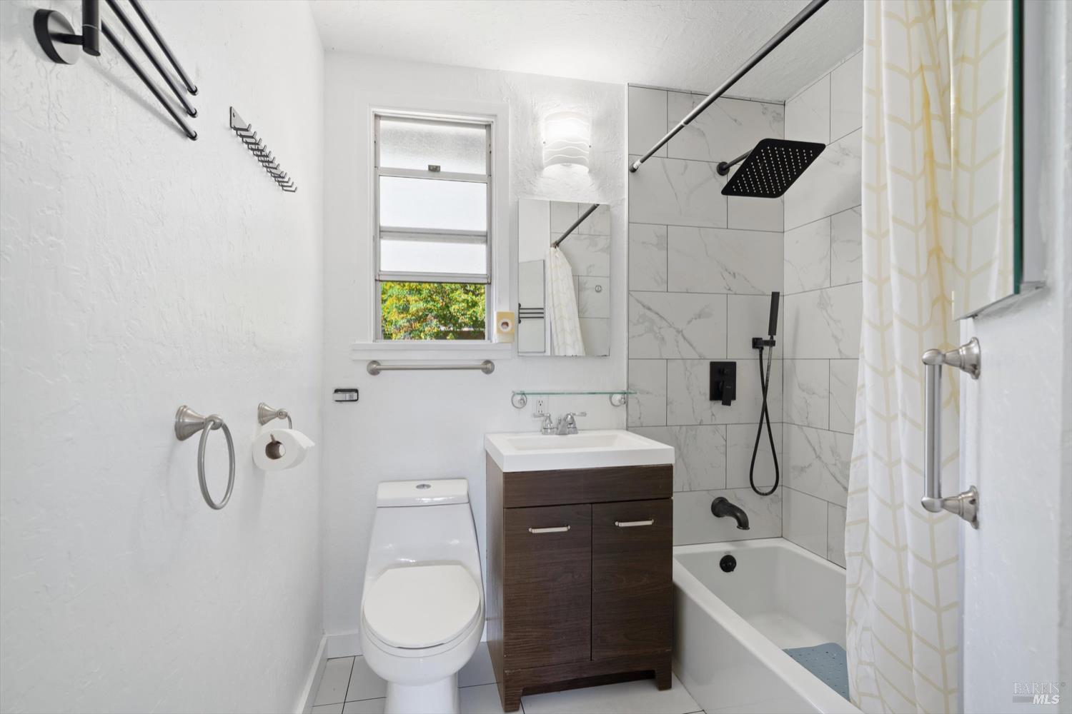 Detail Gallery Image 12 of 14 For 28 Lovejoy Way, Novato,  CA 94949 - 3 Beds | 1 Baths