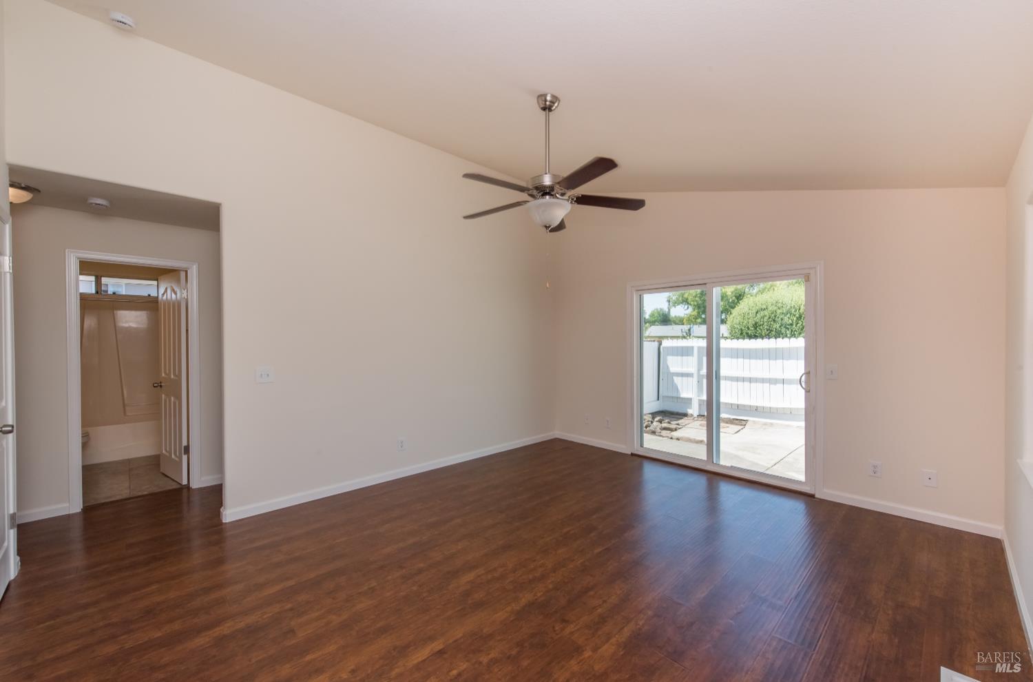 Detail Gallery Image 6 of 31 For 1747 Eardley Ave, Santa Rosa,  CA 95401 - 2 Beds | 2 Baths