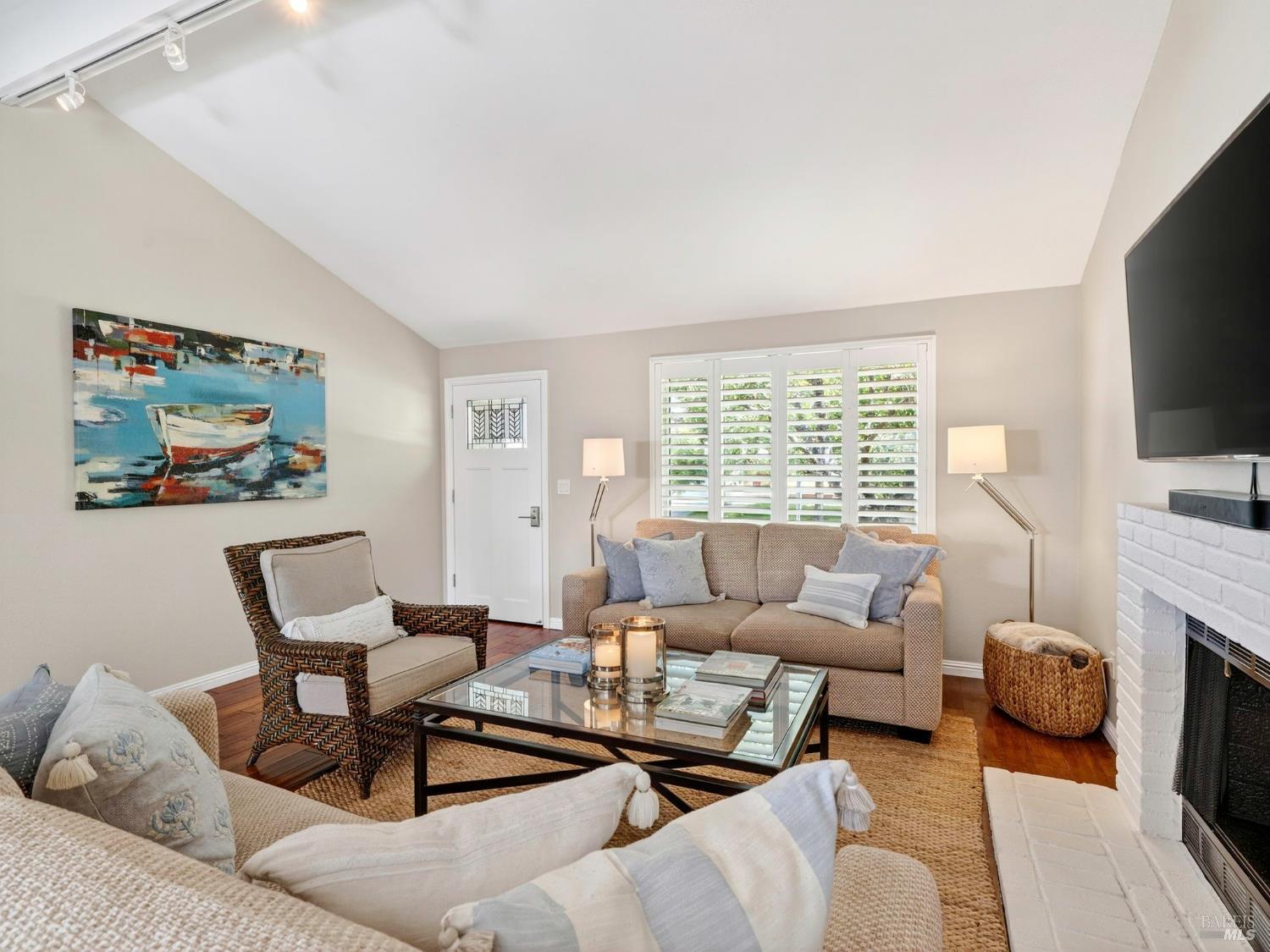 Detail Gallery Image 16 of 46 For 245 Hummingbird Ct, Healdsburg,  CA 95448 - 4 Beds | 2 Baths