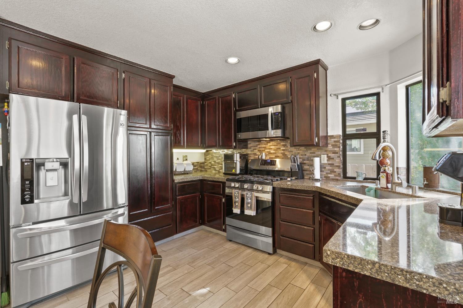 Detail Gallery Image 5 of 24 For 410 Newcastle Ct, Vallejo,  CA 94591 - 4 Beds | 2/1 Baths