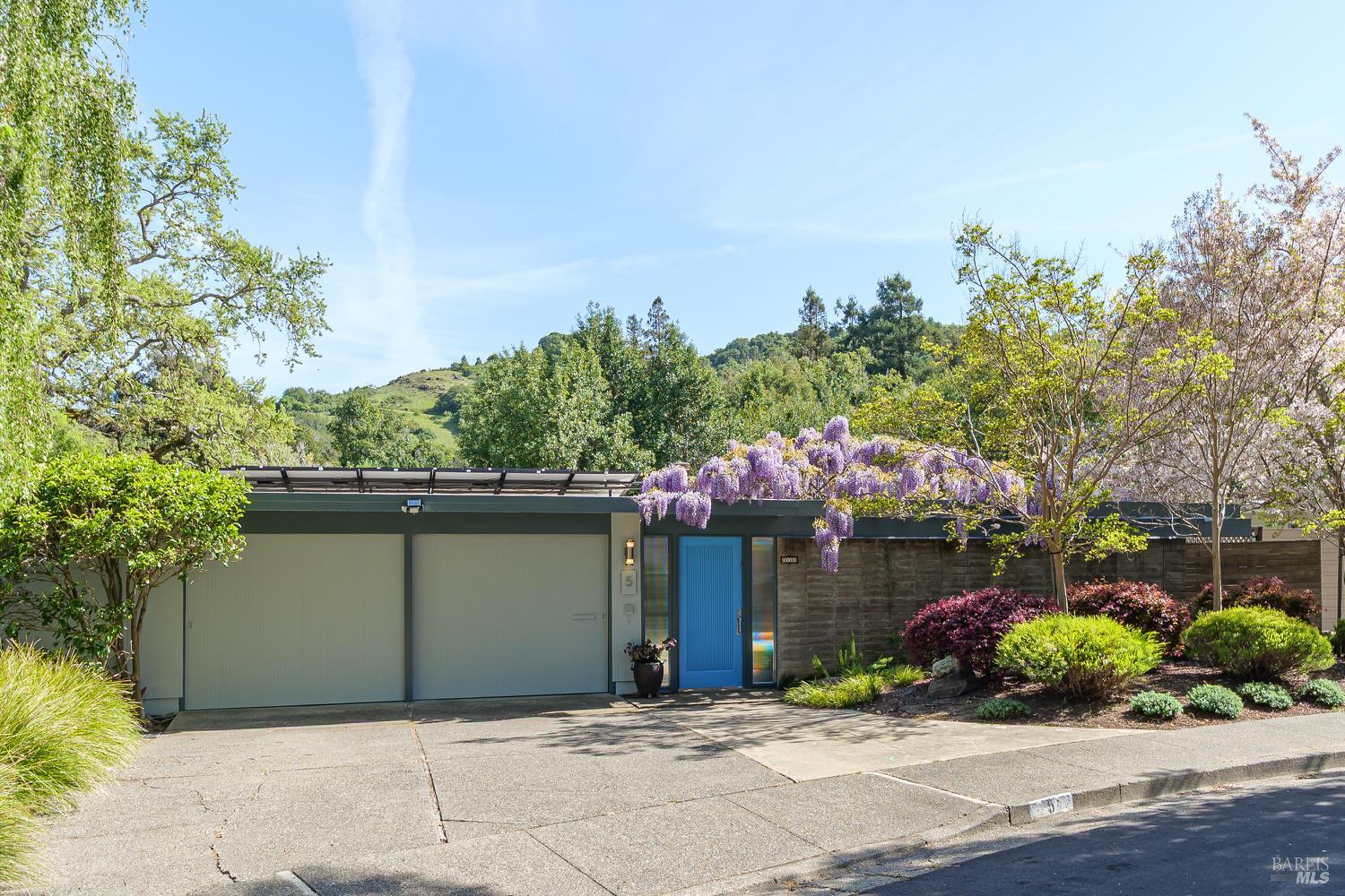 Detail Gallery Image 1 of 1 For 5 Zephyr Ct, San Rafael,  CA 94903 - 4 Beds | 2 Baths