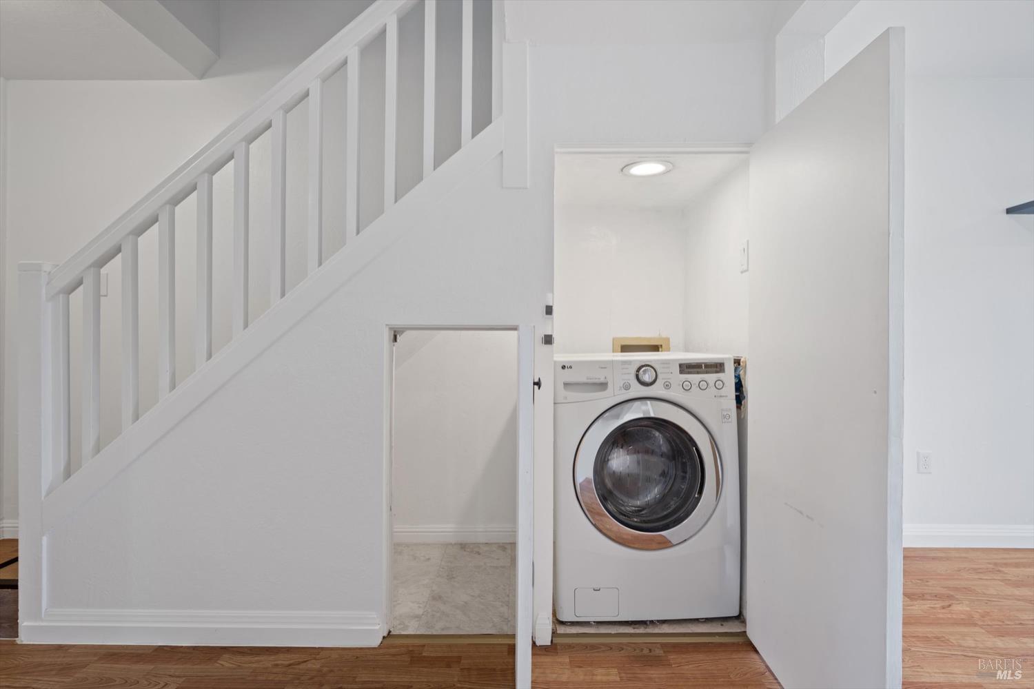 Detail Gallery Image 11 of 14 For 28 Lovejoy Way, Novato,  CA 94949 - 3 Beds | 1 Baths