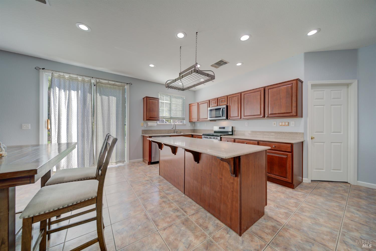Detail Gallery Image 17 of 57 For 606 Idyllwild Ct, Fairfield,  CA 94534 - 4 Beds | 3 Baths