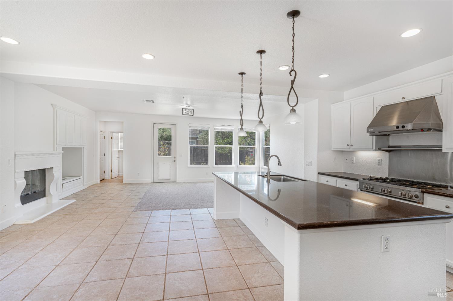 Detail Gallery Image 12 of 36 For 525 Sauvignon Pl, Windsor,  CA 95492 - 4 Beds | 2/1 Baths