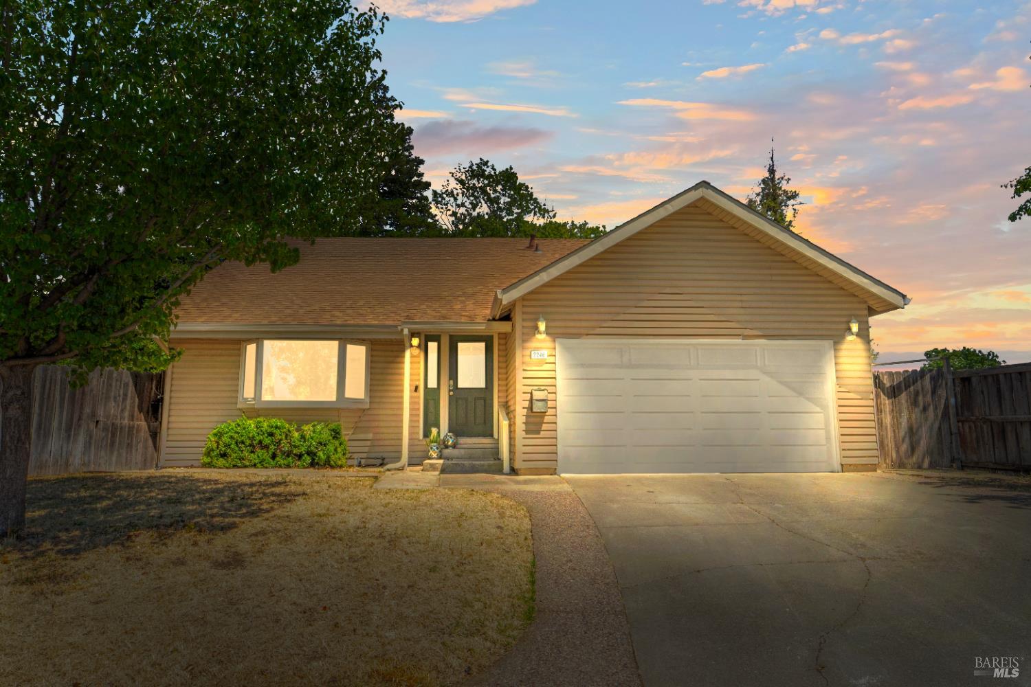 Detail Gallery Image 2 of 35 For 2246 Carver Pl, Fairfield,  CA 94533 - 4 Beds | 2 Baths