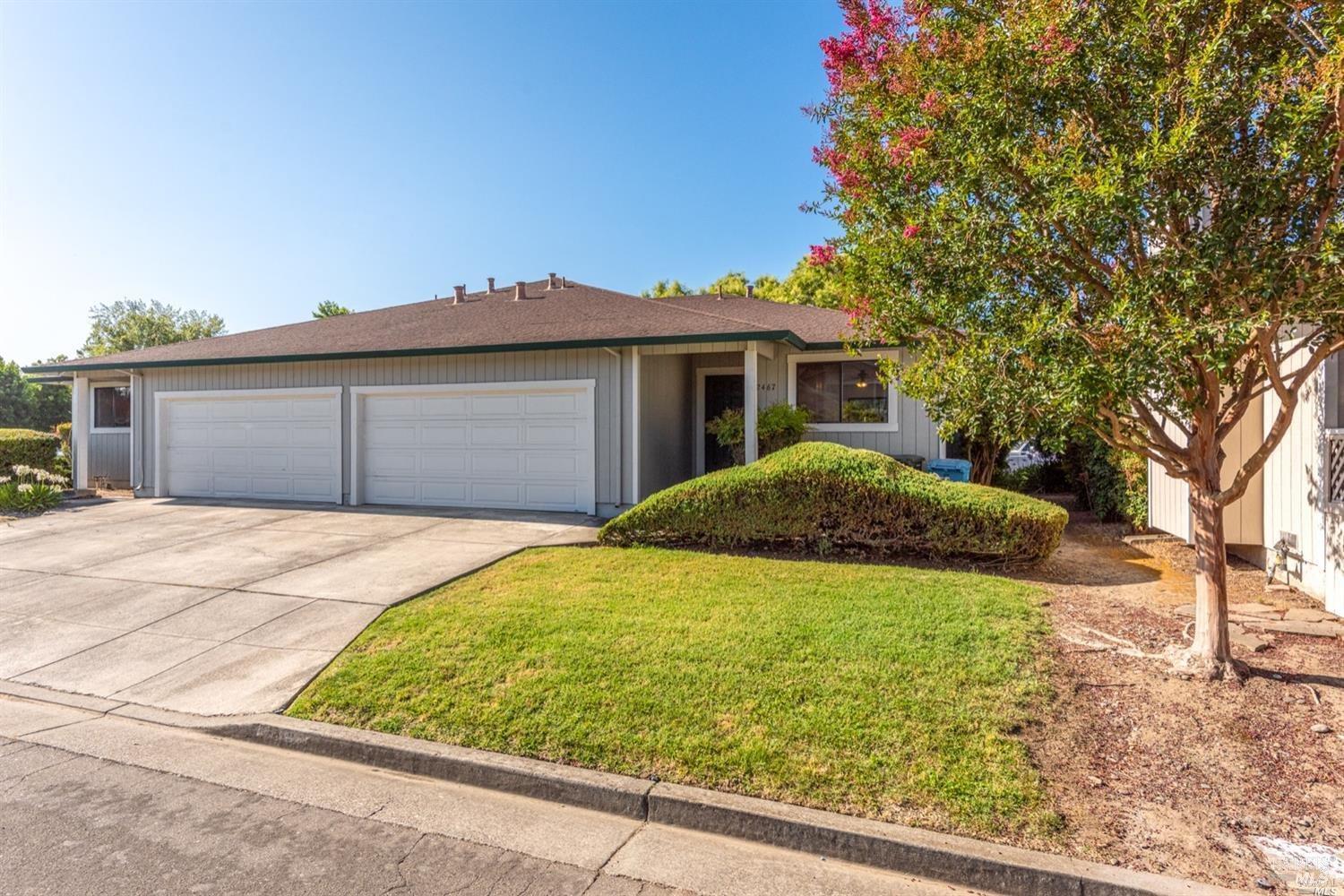 Detail Gallery Image 1 of 13 For 2467 College Park Cir, Santa Rosa,  CA 95401 - 2 Beds | 2 Baths
