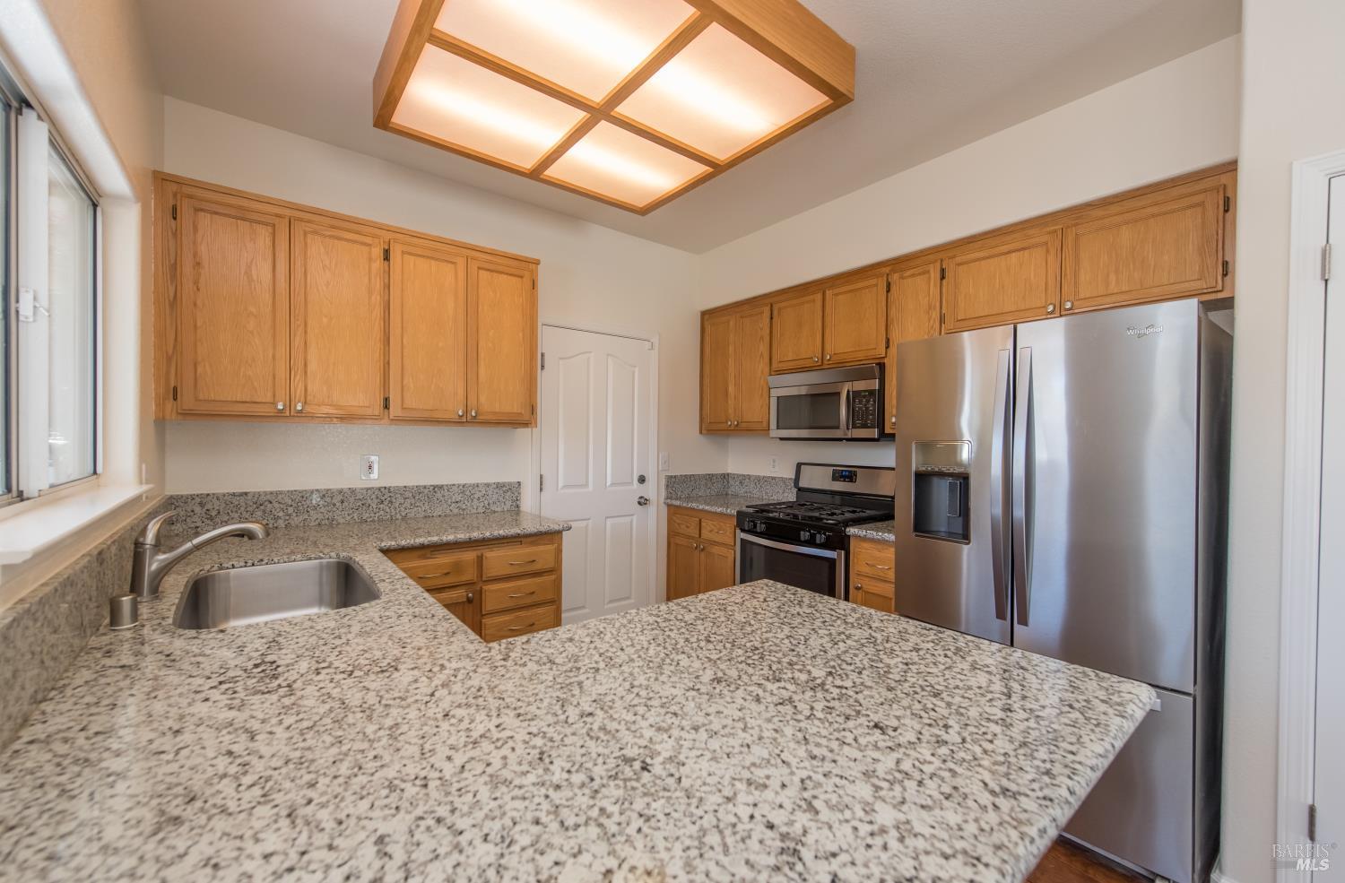 Detail Gallery Image 10 of 31 For 1747 Eardley Ave, Santa Rosa,  CA 95401 - 2 Beds | 2 Baths
