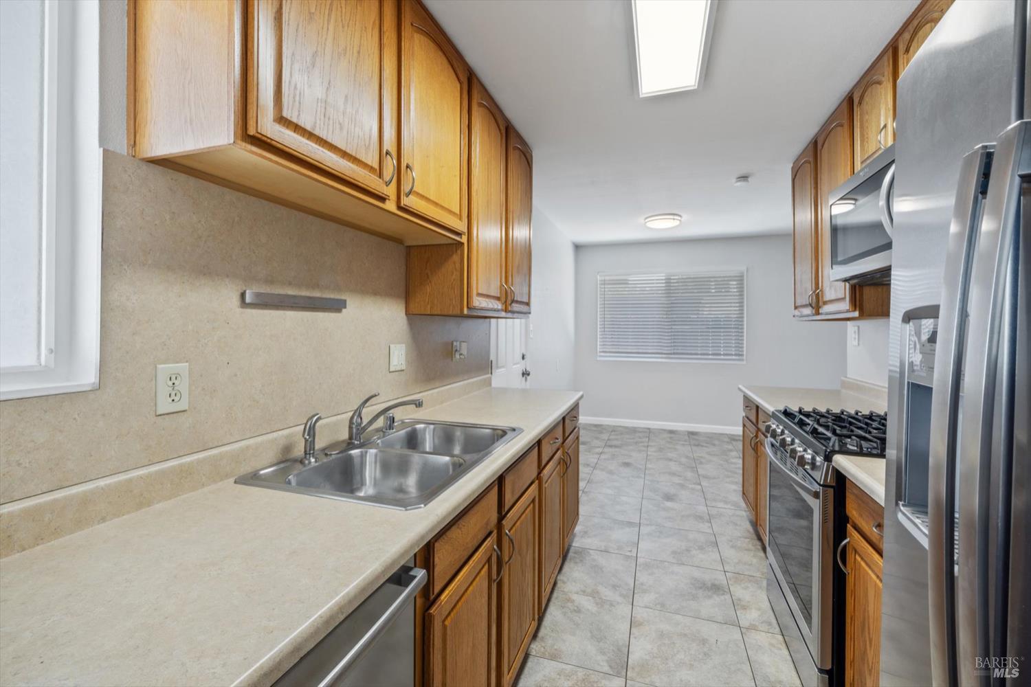 Detail Gallery Image 9 of 61 For 201 Ironwood St, Vacaville,  CA 95688 - 3 Beds | 1/1 Baths