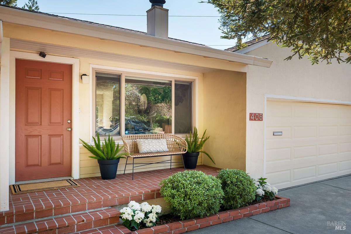 Detail Gallery Image 7 of 23 For 406 Corrillo Dr, San Rafael,  CA 94903 - 3 Beds | 1 Baths
