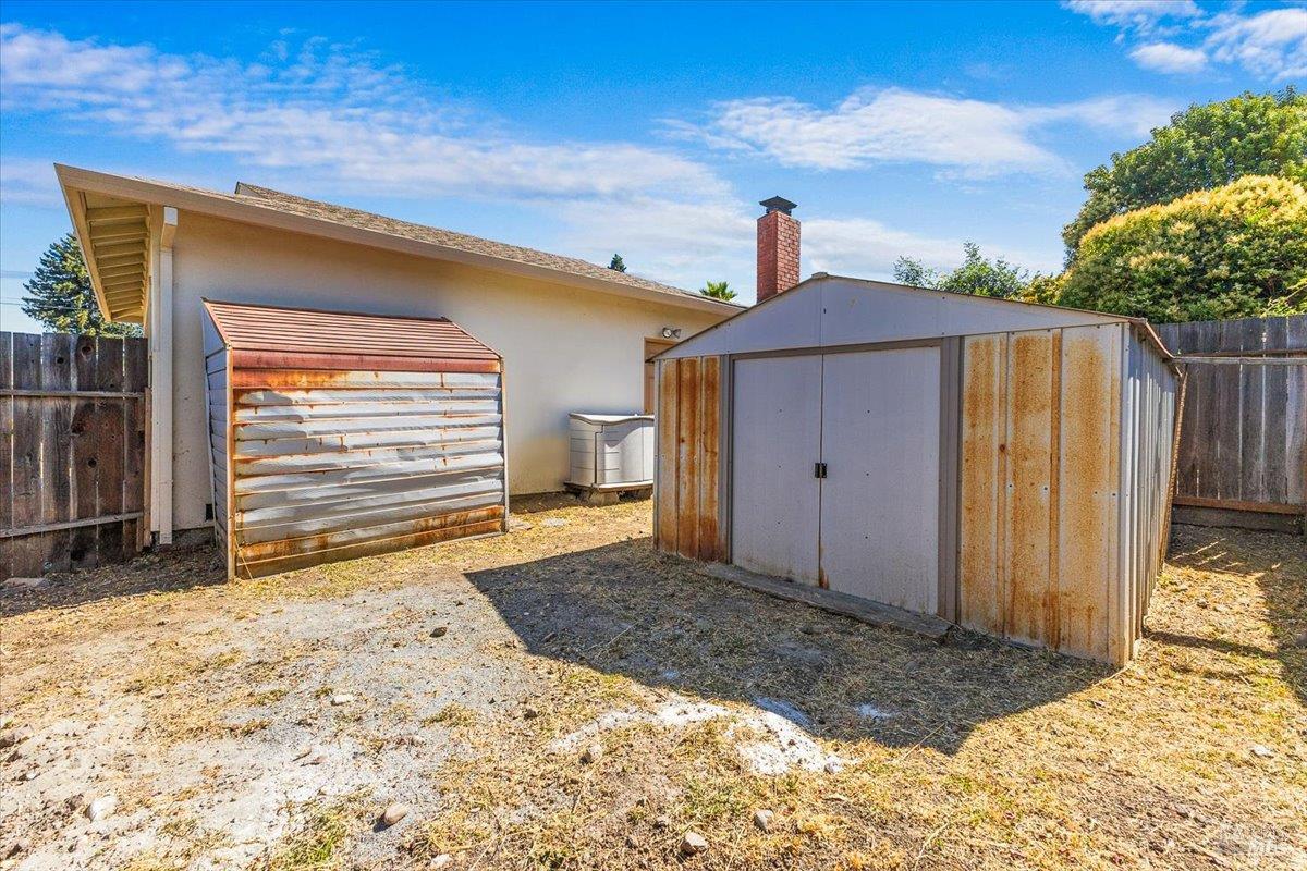 Detail Gallery Image 20 of 20 For 560 Link Ln, Santa Rosa,  CA 95401 - 3 Beds | 2 Baths