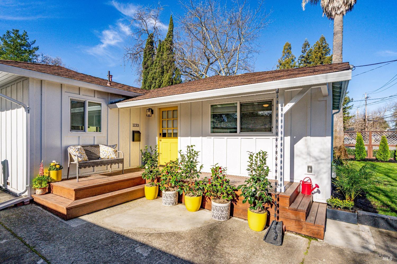 Detail Gallery Image 3 of 27 For 1133 Oak Ave, Saint Helena,  CA 94574 - 3 Beds | 2 Baths