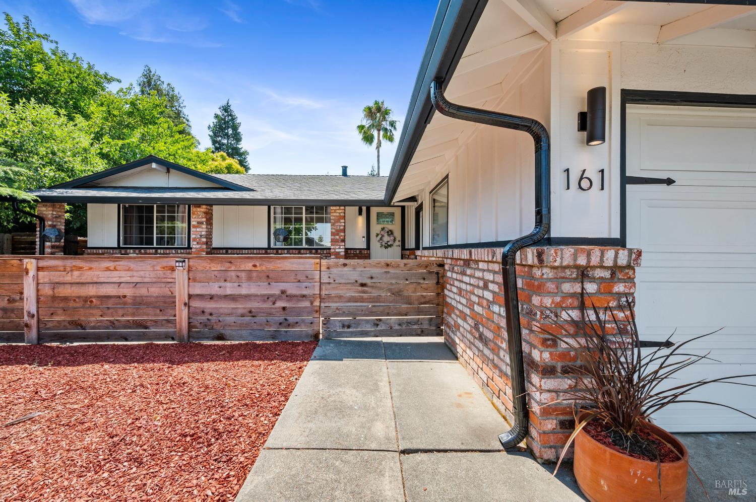 Detail Gallery Image 4 of 37 For 161 Andover Dr, Vacaville,  CA 95687 - 4 Beds | 2 Baths