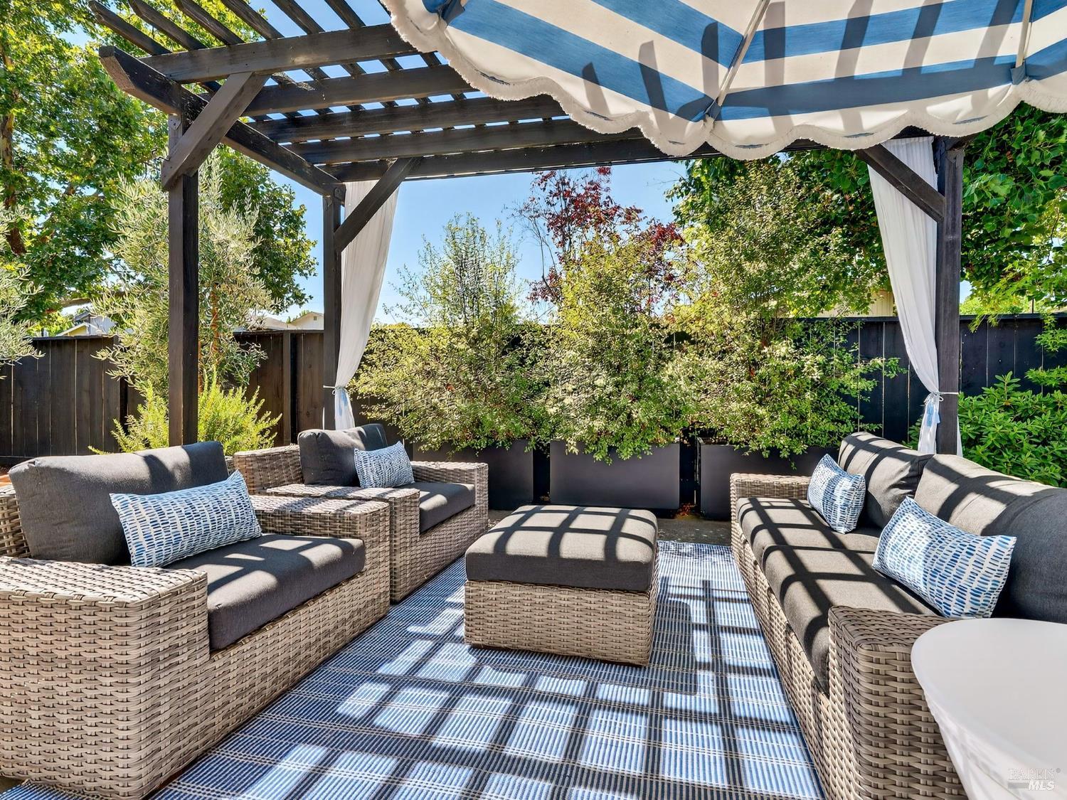 Detail Gallery Image 40 of 46 For 245 Hummingbird Ct, Healdsburg,  CA 95448 - 4 Beds | 2 Baths