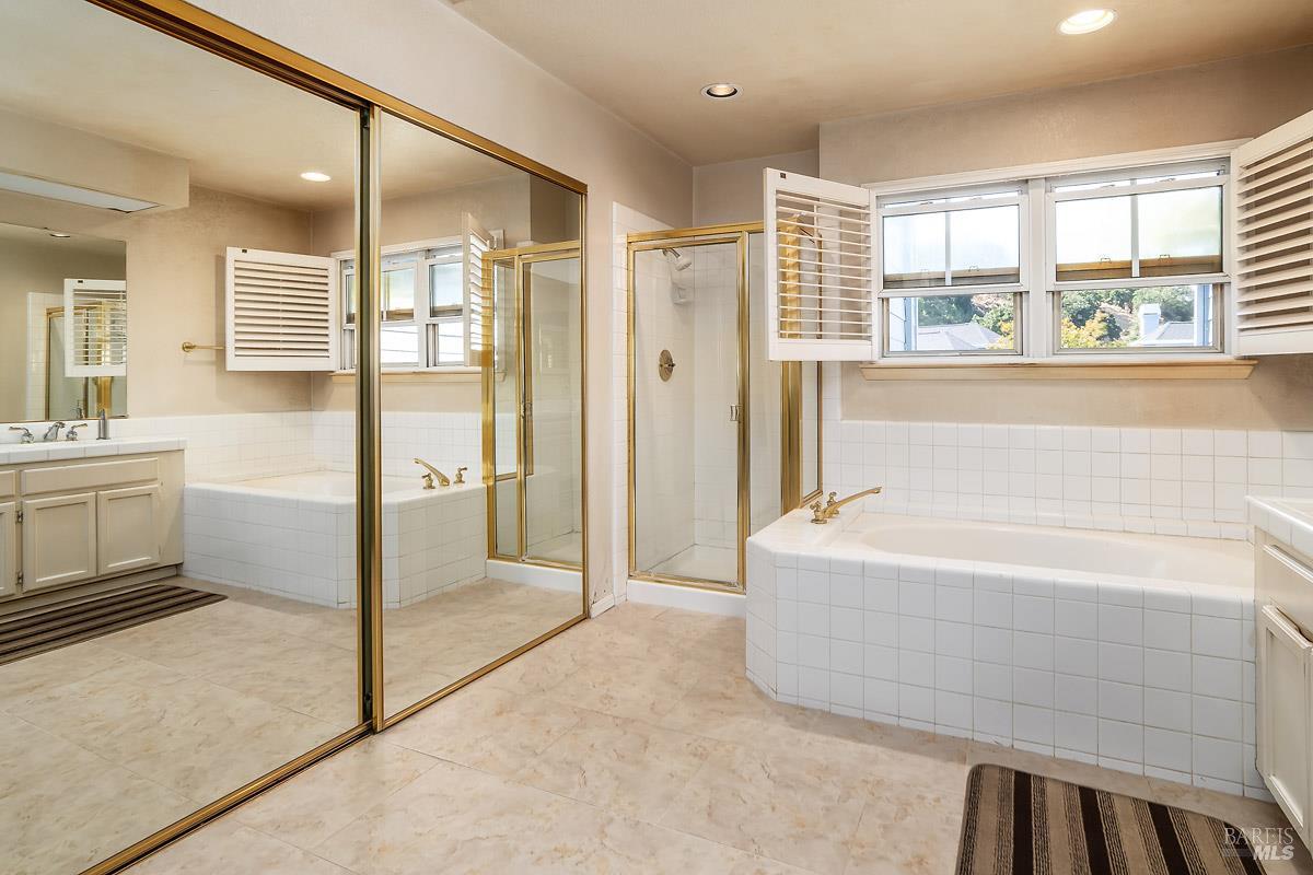 Detail Gallery Image 18 of 26 For 26 Mariners Cir, San Rafael,  CA 94903 - 3 Beds | 3 Baths