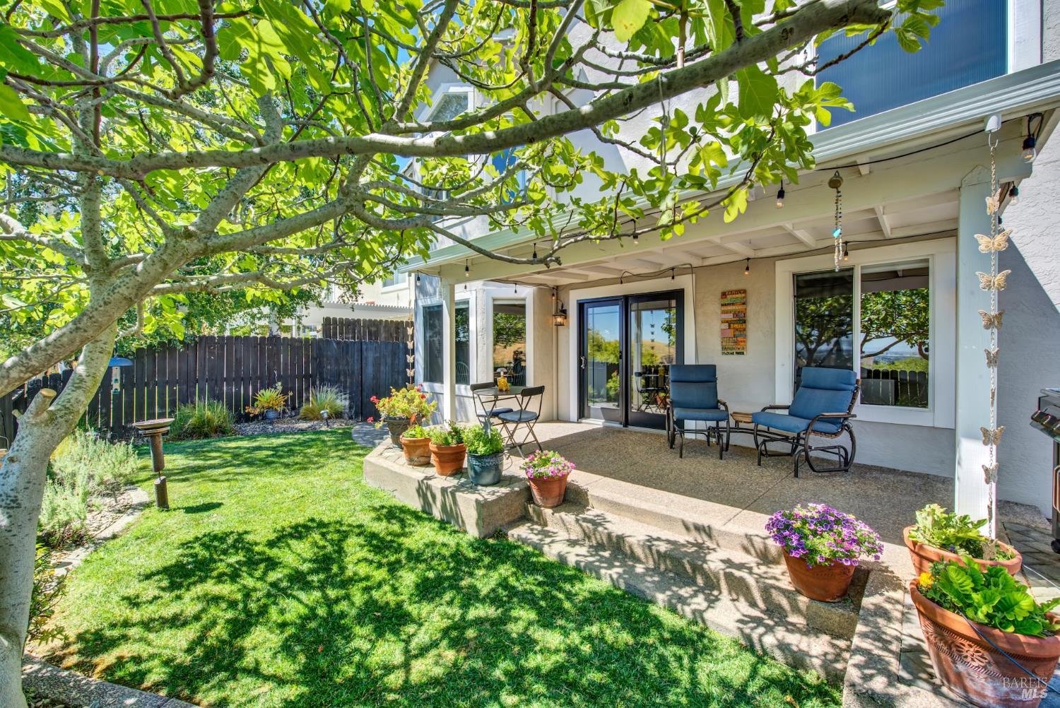 Detail Gallery Image 5 of 79 For 3105 Cherry Valley Cir, Fairfield,  CA 94534 - 5 Beds | 3 Baths