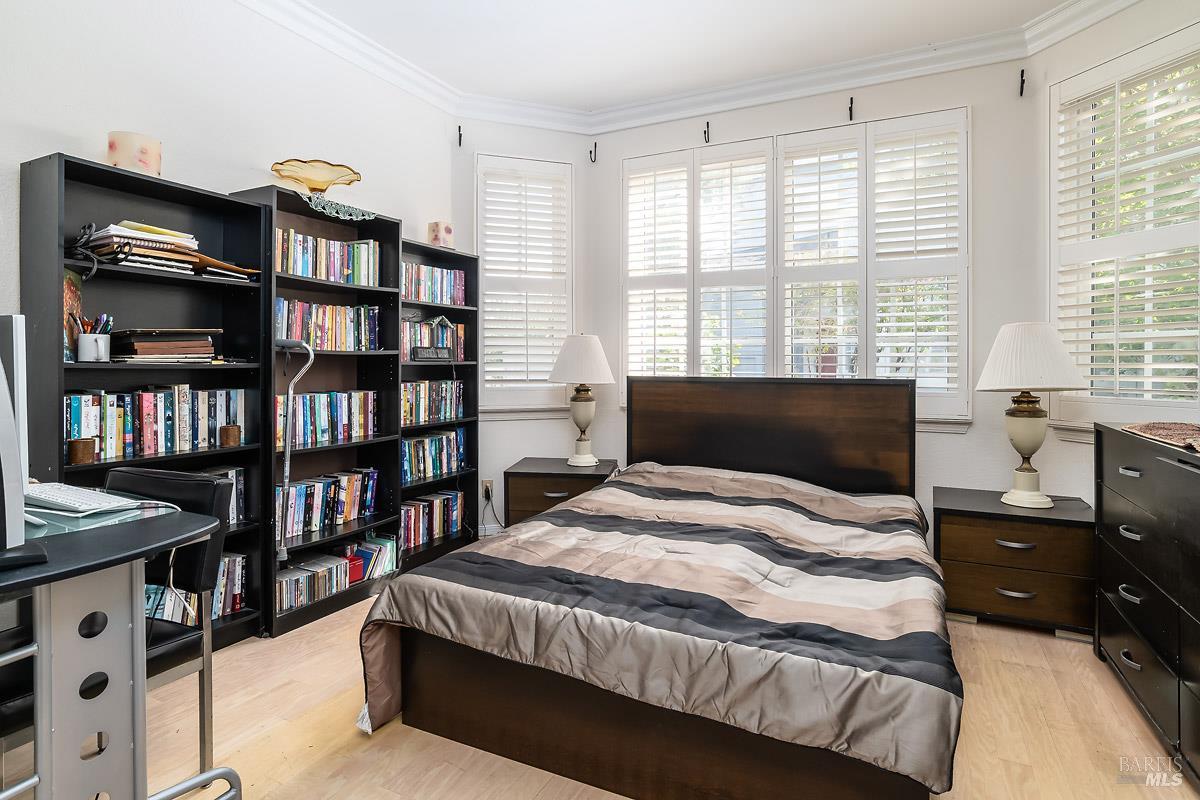 Detail Gallery Image 23 of 26 For 26 Mariners Cir, San Rafael,  CA 94903 - 3 Beds | 3 Baths