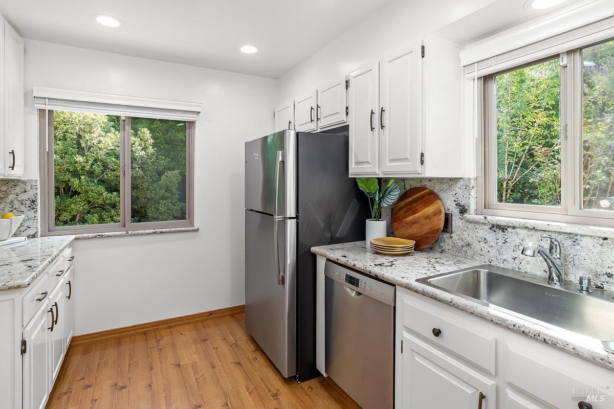 Detail Gallery Image 3 of 23 For 406 Corrillo Dr, San Rafael,  CA 94903 - 3 Beds | 1 Baths