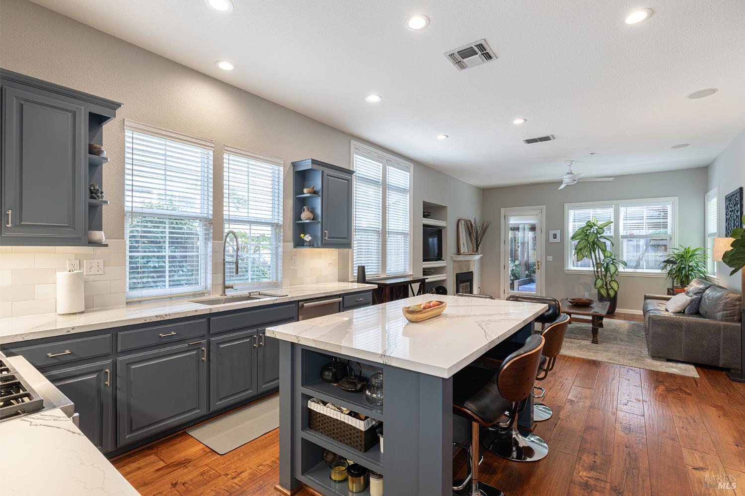 Detail Gallery Image 2 of 34 For 19 Walkabout Ln, Napa,  CA 94558 - 3 Beds | 2 Baths