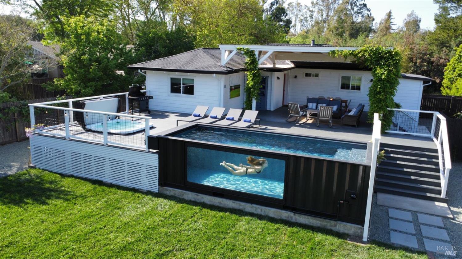 Detail Gallery Image 1 of 1 For 33 San Luis Rd, Sonoma,  CA 95476 - 3 Beds | 2 Baths