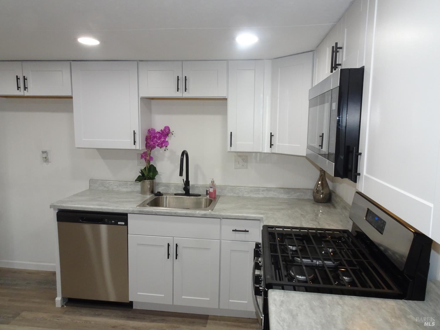 Detail Gallery Image 10 of 58 For 32 Goya Dr, Fairfield,  CA 94534 - 2 Beds | 2 Baths