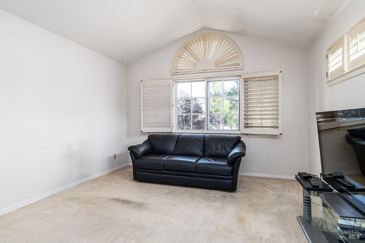 Detail Gallery Image 16 of 26 For 26 Mariners Cir, San Rafael,  CA 94903 - 3 Beds | 3 Baths