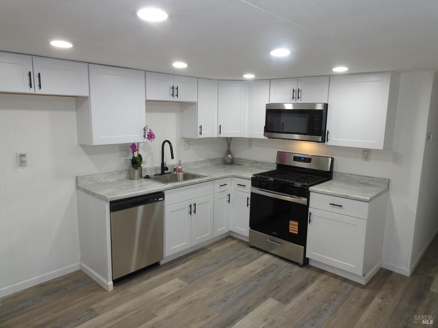 Detail Gallery Image 12 of 58 For 32 Goya Dr, Fairfield,  CA 94534 - 2 Beds | 2 Baths
