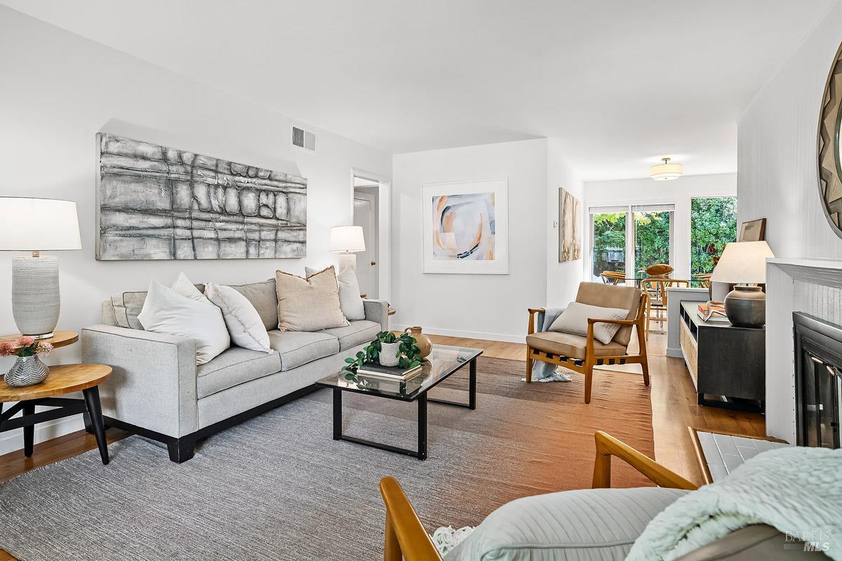 Detail Gallery Image 9 of 23 For 406 Corrillo Dr, San Rafael,  CA 94903 - 3 Beds | 1 Baths