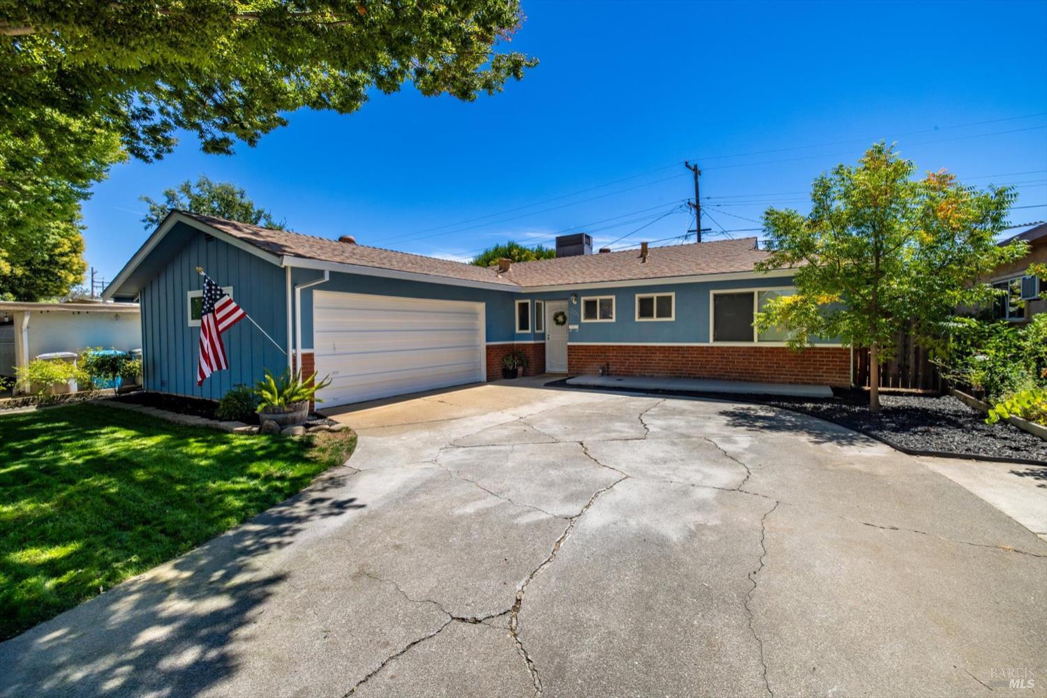 Detail Gallery Image 1 of 61 For 201 Ironwood St, Vacaville,  CA 95688 - 3 Beds | 1/1 Baths